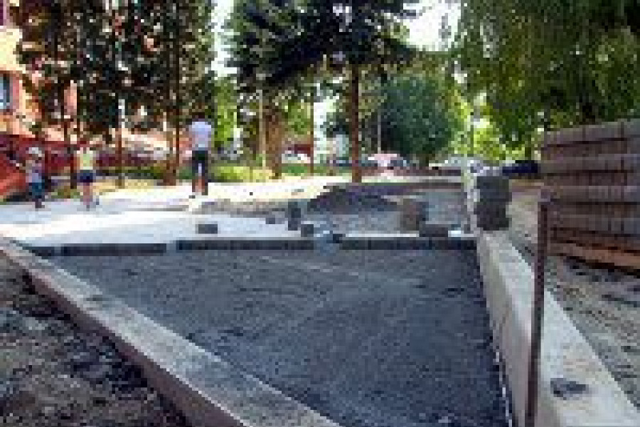 krawężnik chodnik parking