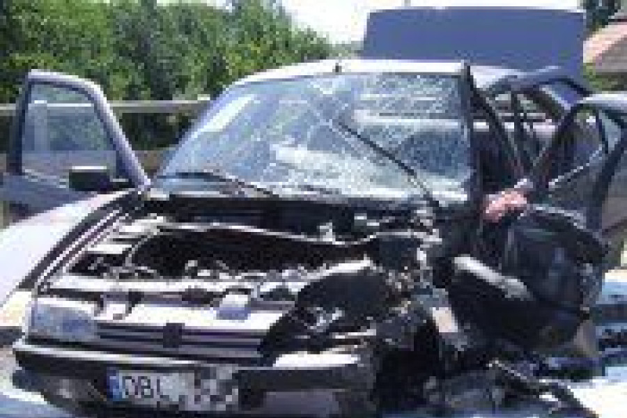 zderzenie czerna peugeot