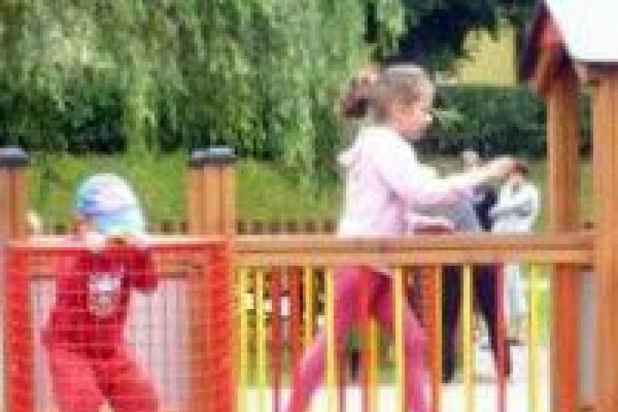 dziewczynka urządzenie zabawowe