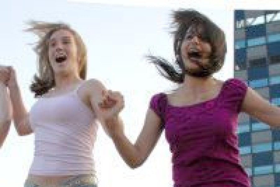 dziewczyna aiesec plakat