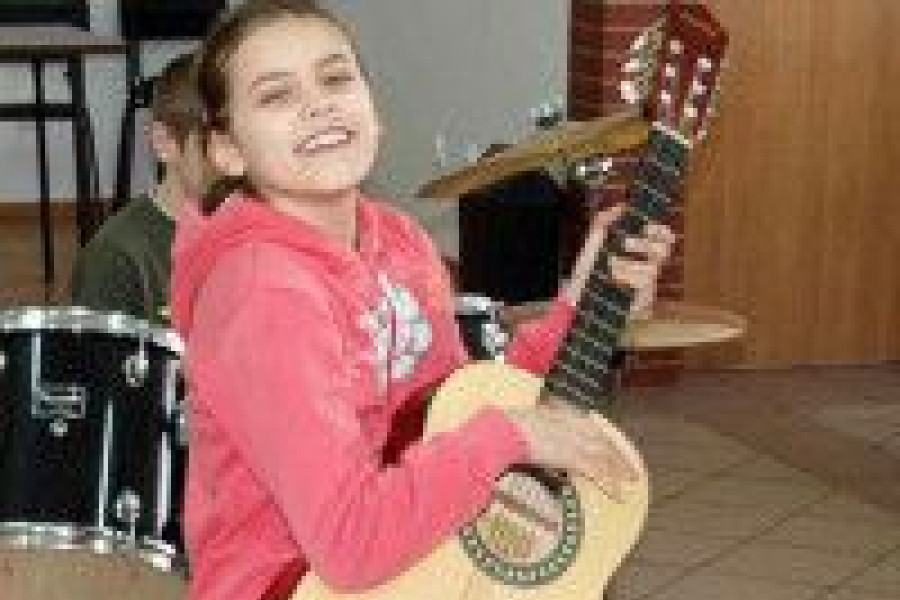 dziewczynka gitara