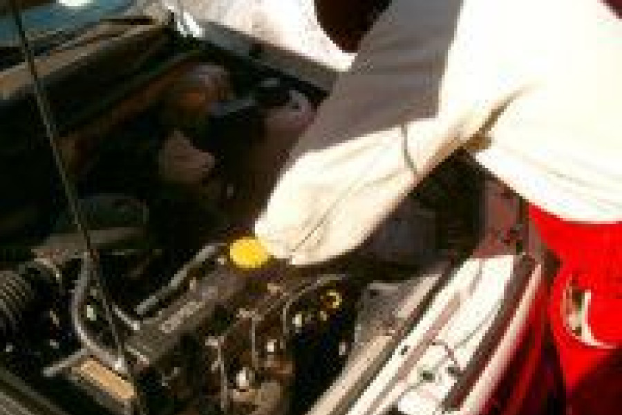 mechanik silnik samochód