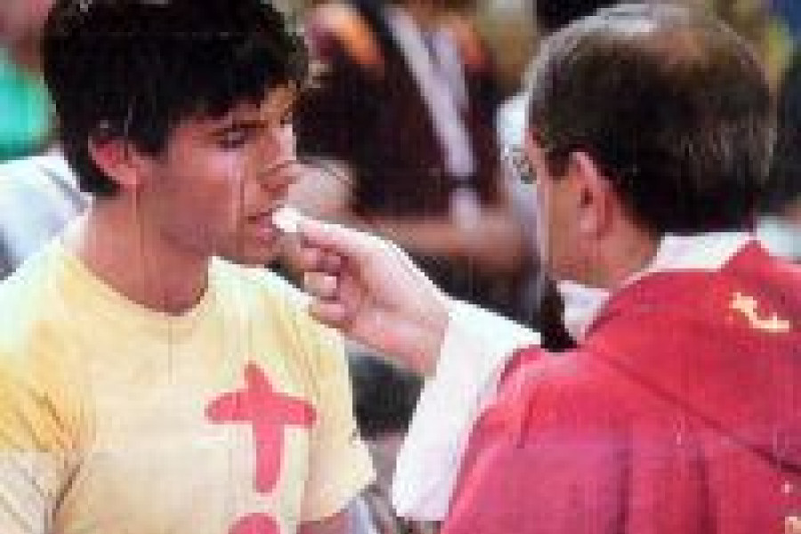 ksiądz wierny komunia