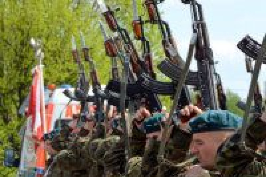 żołnierz salwa uroczystość