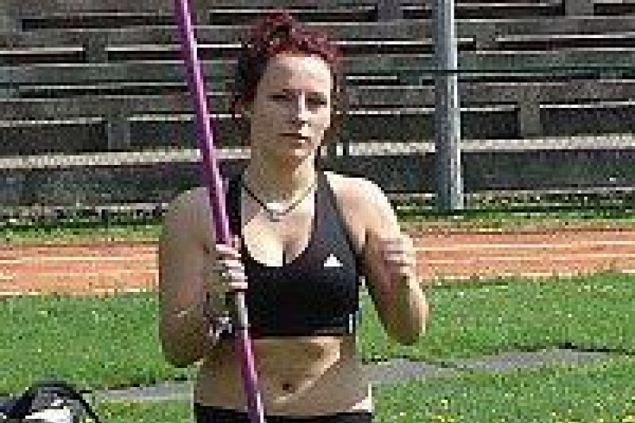 dziewczyna oszczep lekka atletyka
