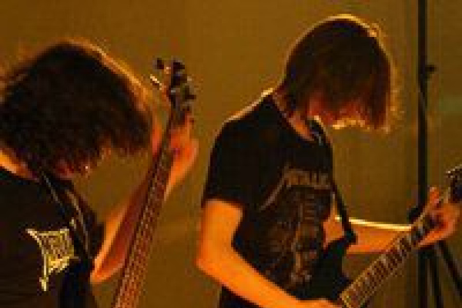 basista gitarzysta Aftershock