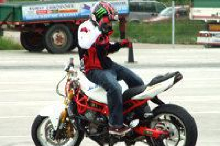 motocykl show stunter13