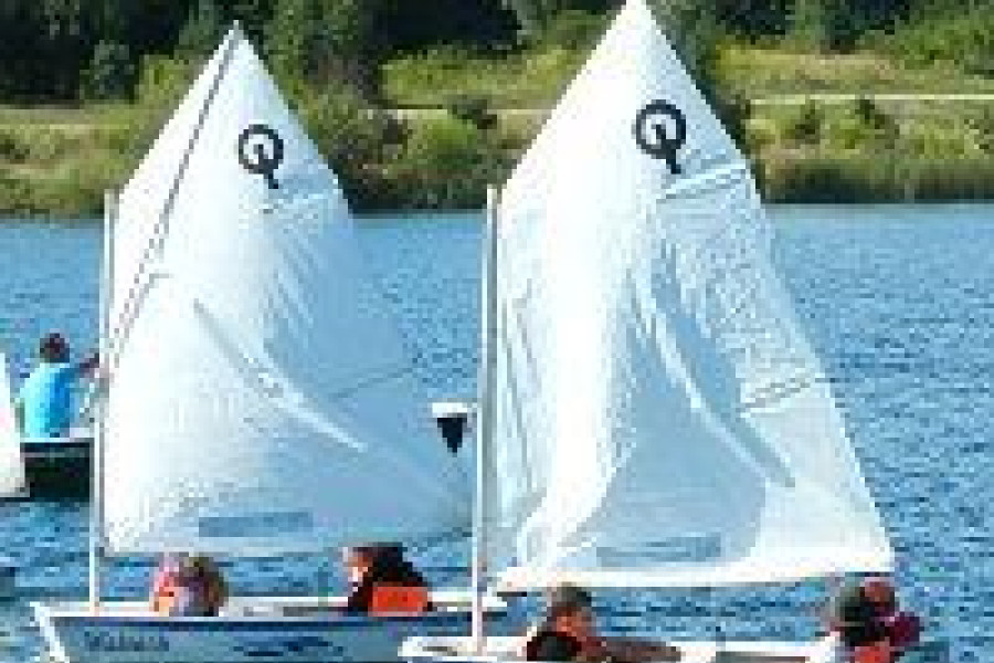 żaglówka jezioro