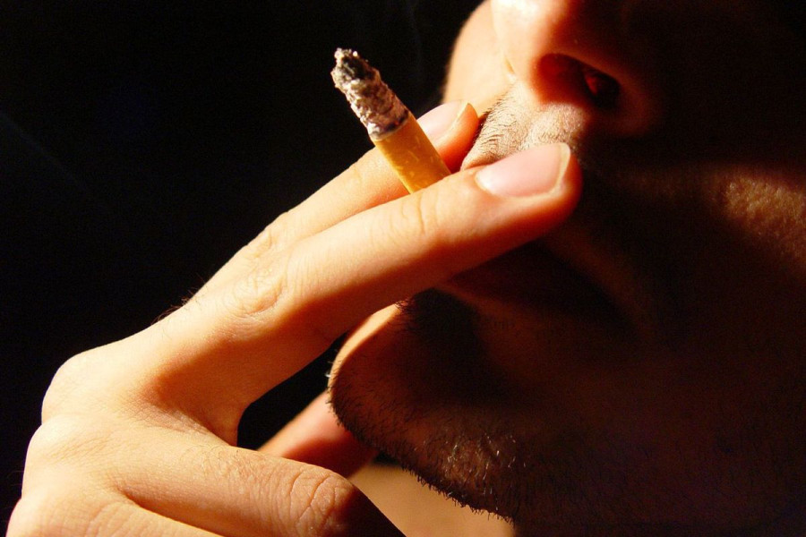 mężczyzna papieros