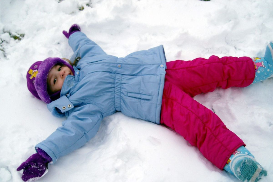 dziecko śnieg zima