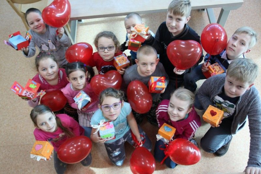 dzieci walentynki bok-mcc