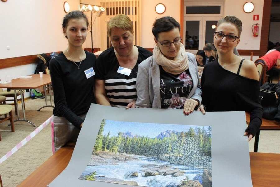 puzzle kobieta grupa pościgowa