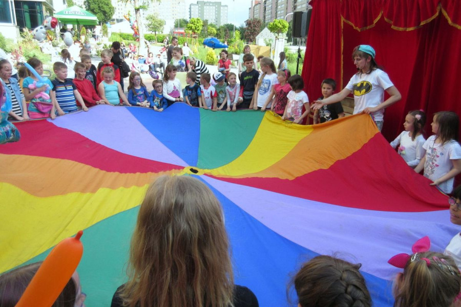 chusta dzieci zabawa