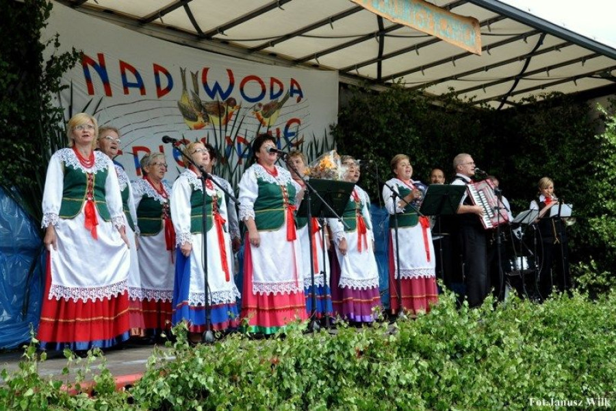 Nad Wodą Śpiewanie