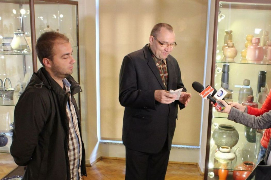 ludzie muzeum zabytek