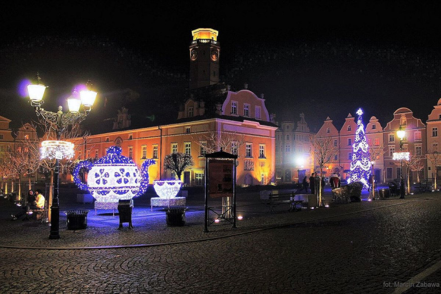 rynek choinka filiżanka noc
