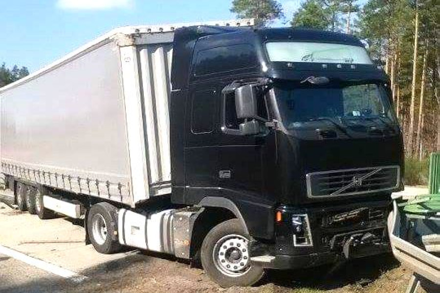 kolizja samochód ciężarowy a18