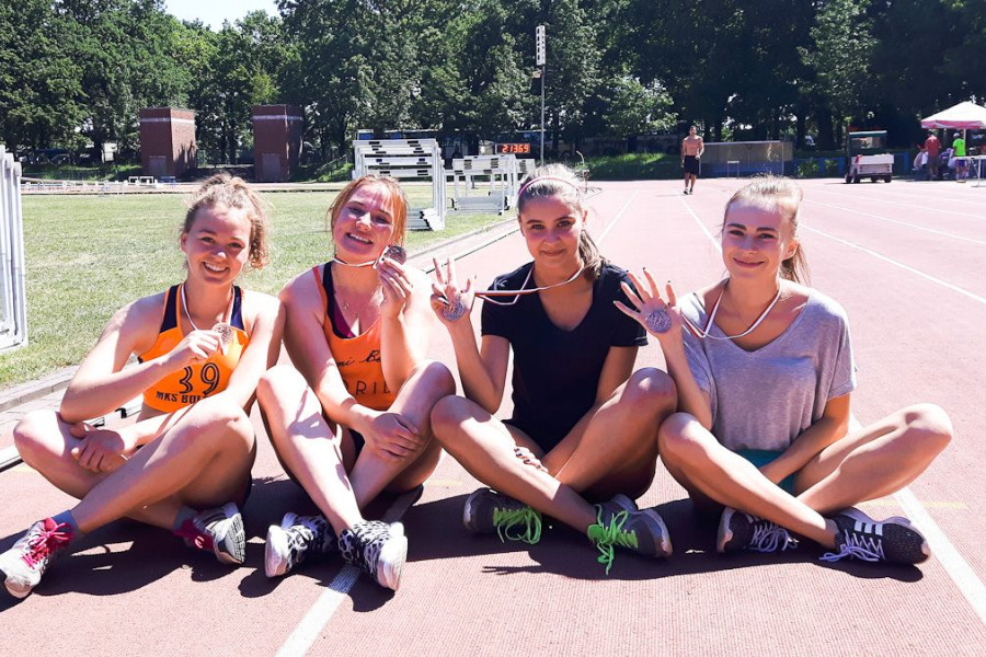 dziewczęta  bieżna  medal