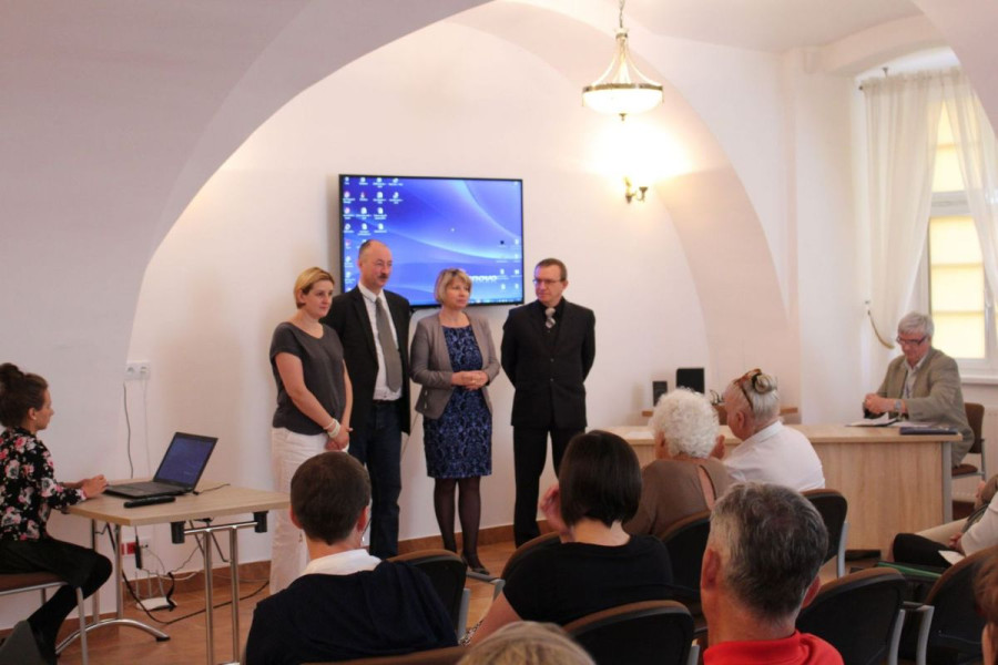 ludzie  muzeum ceramiki