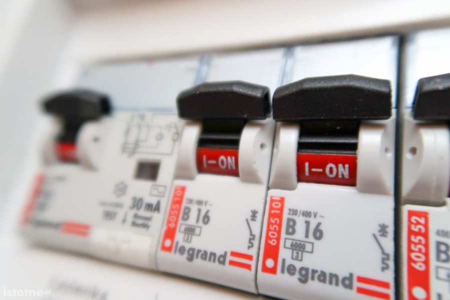 prąd bezpiecznik