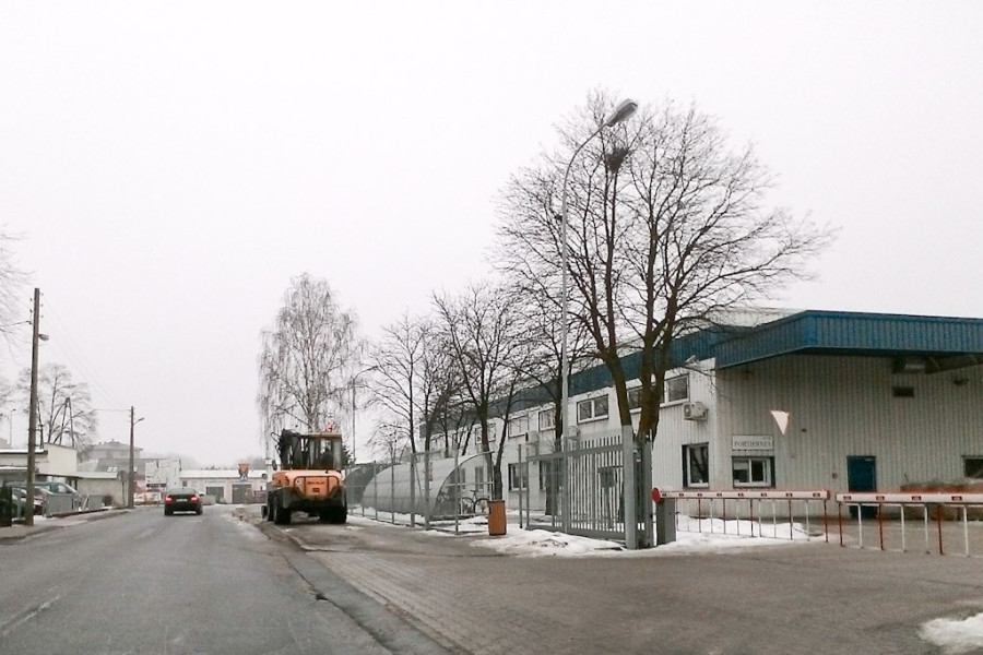 maszyna sprzatająca chodnik