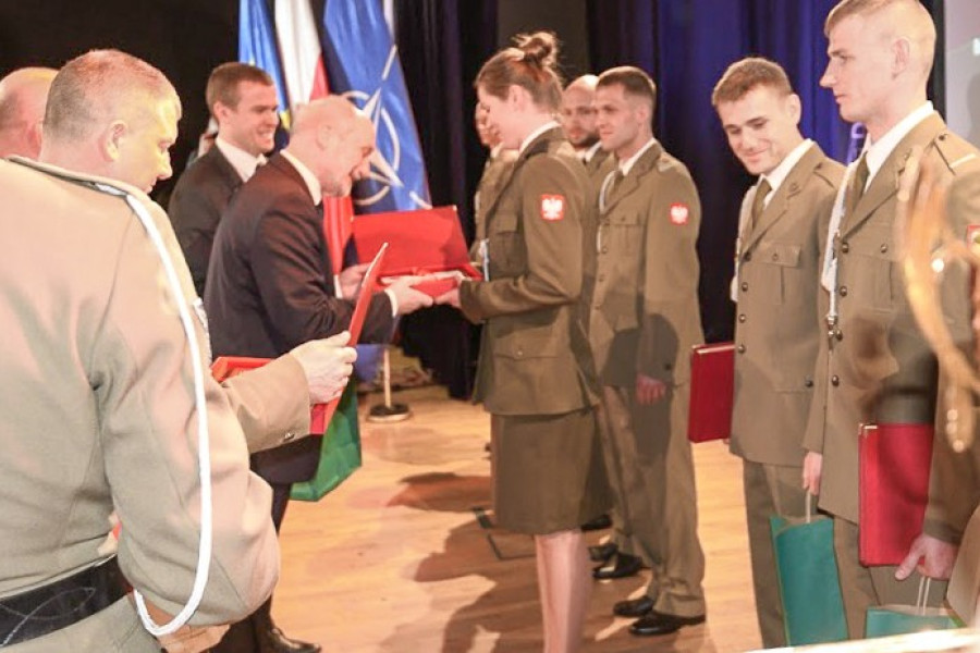 karolina kędzia antoni macierewicz