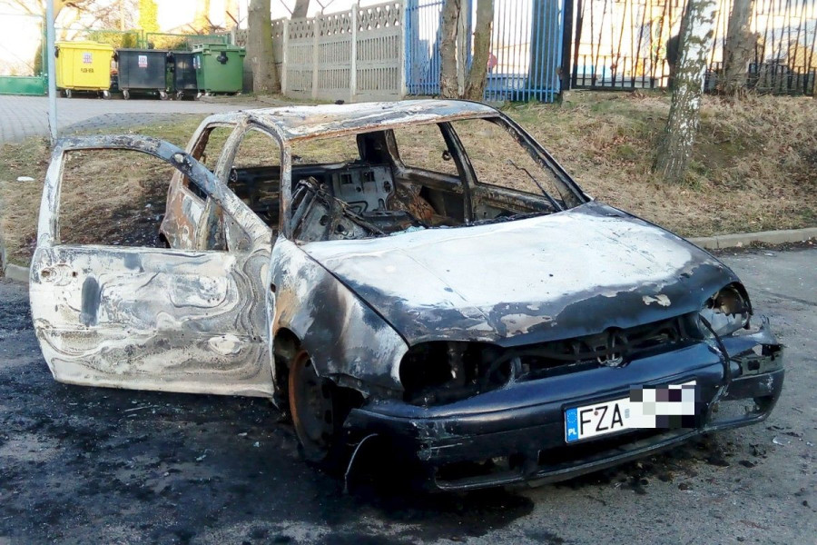 golf  wrak  spalenie