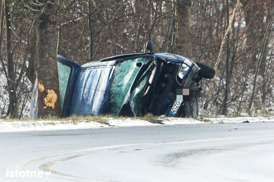 wypadek  czerna  zakręt