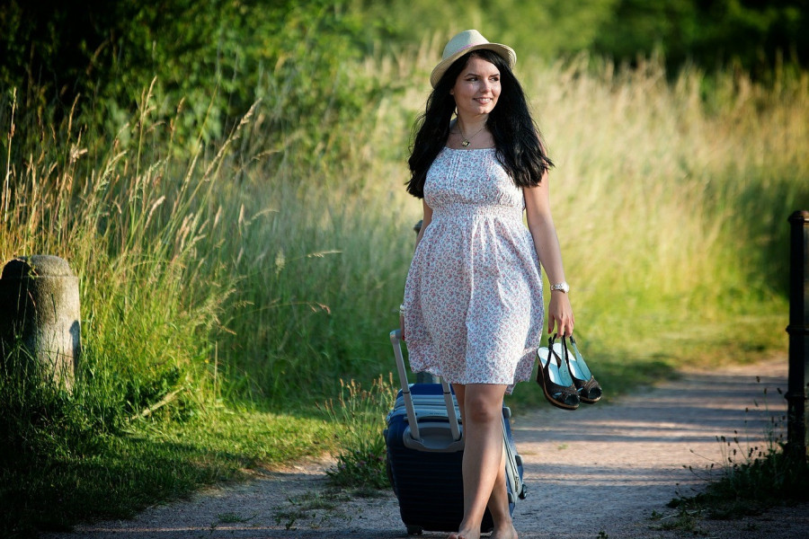 kobieta walizka
