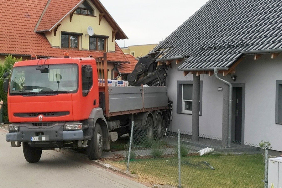 ciężarówka budynek