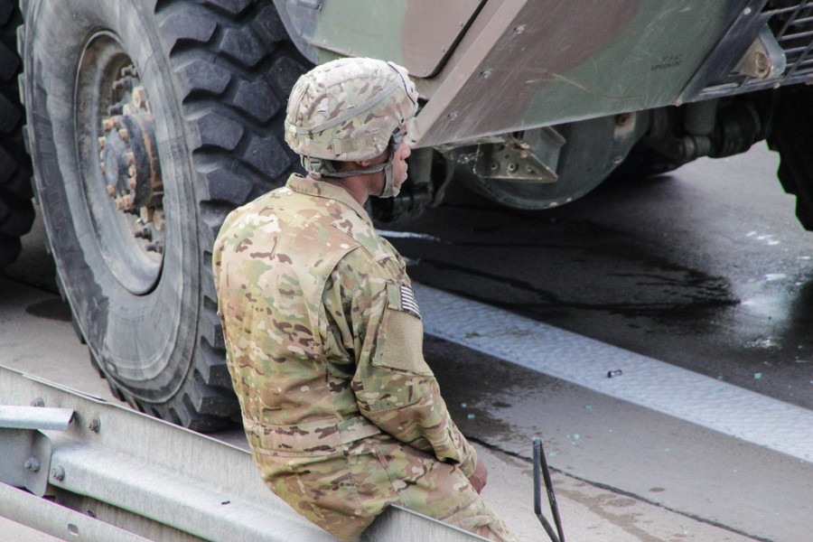 żołnierz usarmy kolizja barierka a4