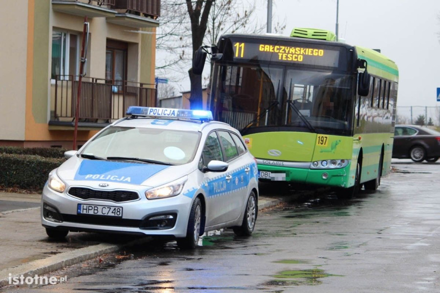 autobus kolizja auto