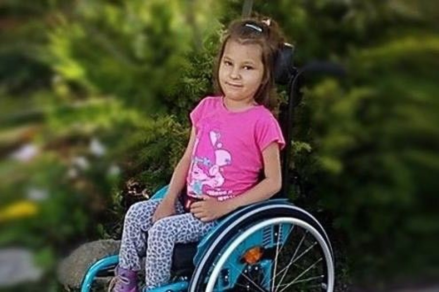 dziecko wózek inwalida