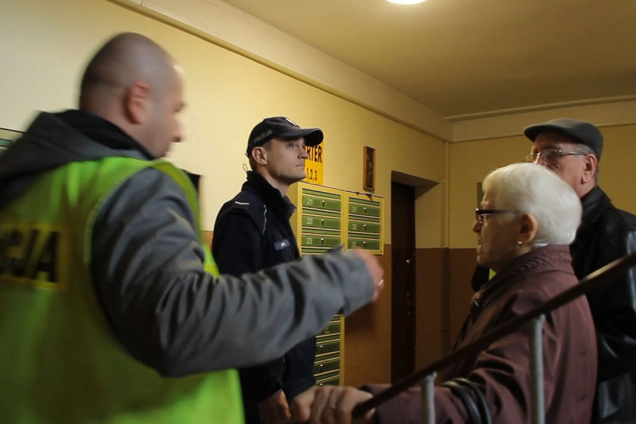 ewakuacja policja ludzie