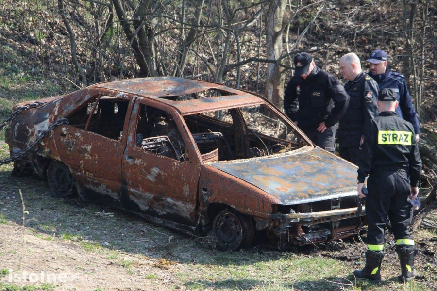 wrak auto żwirownia