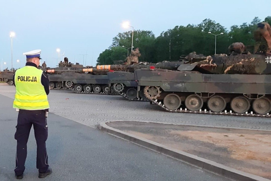 policjant czołg