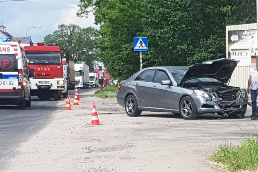 auto zderzenie łąka