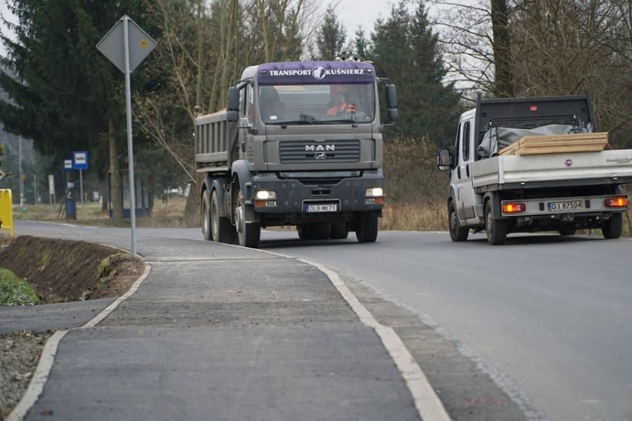 chodnik żeliszów powiat