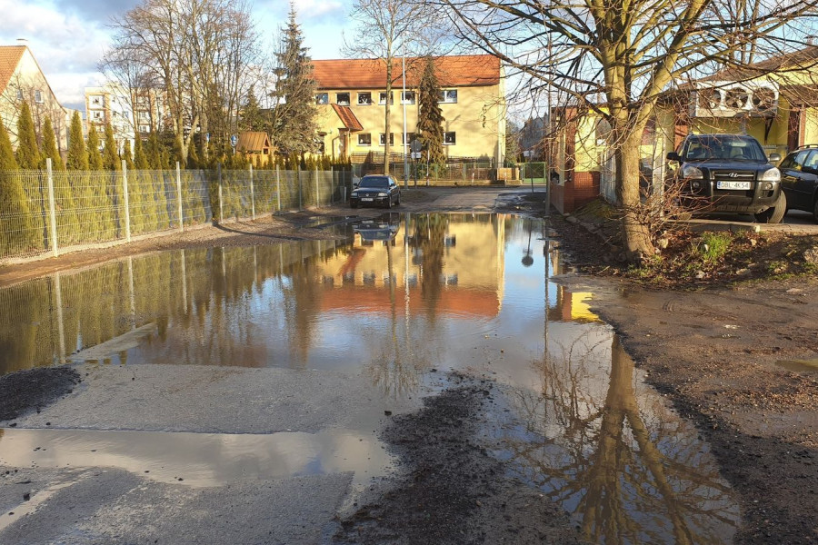 ulica nadrzeczna woda