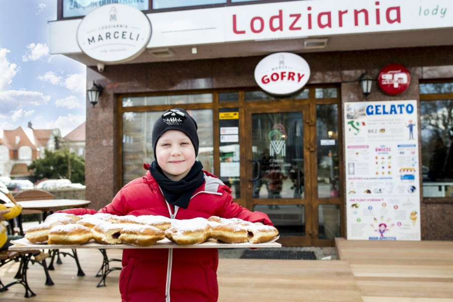 dziecko  pączki  marceli
