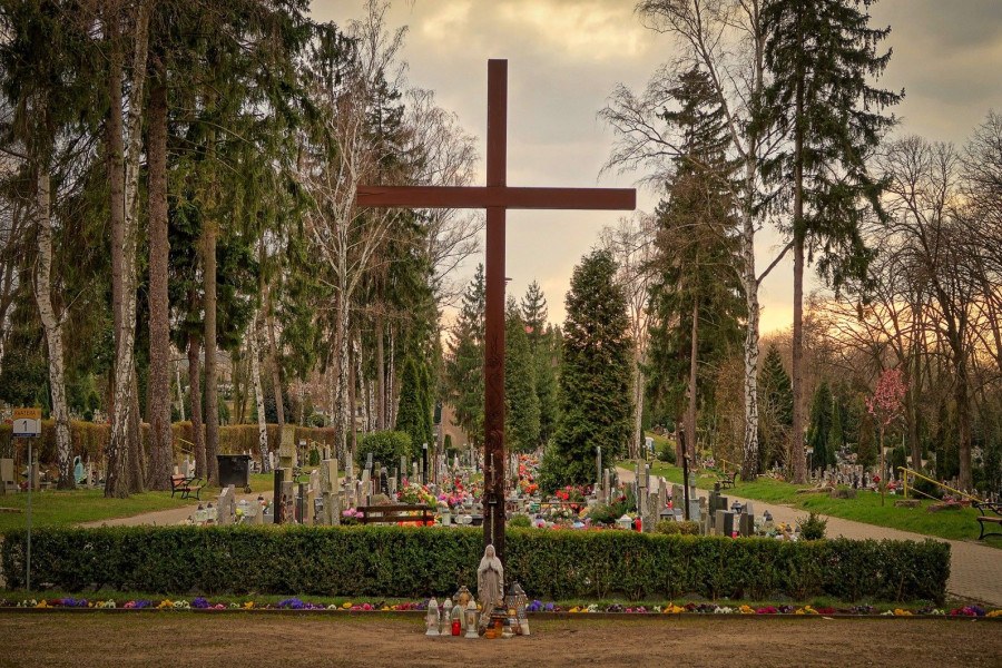 cmentarz krzyż