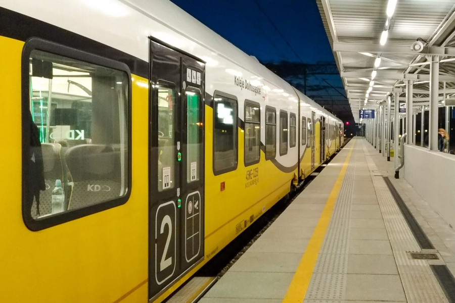 pociąg pkp stacja dworzec