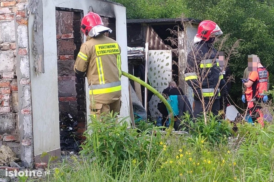 pożar strażak altana