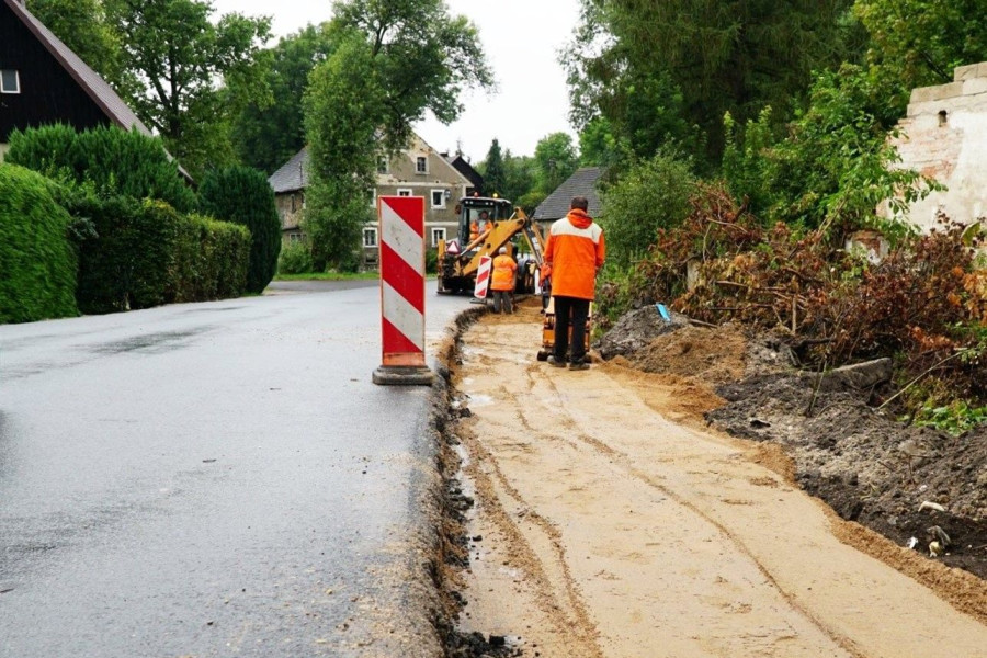 chodnik żeliszów powiat