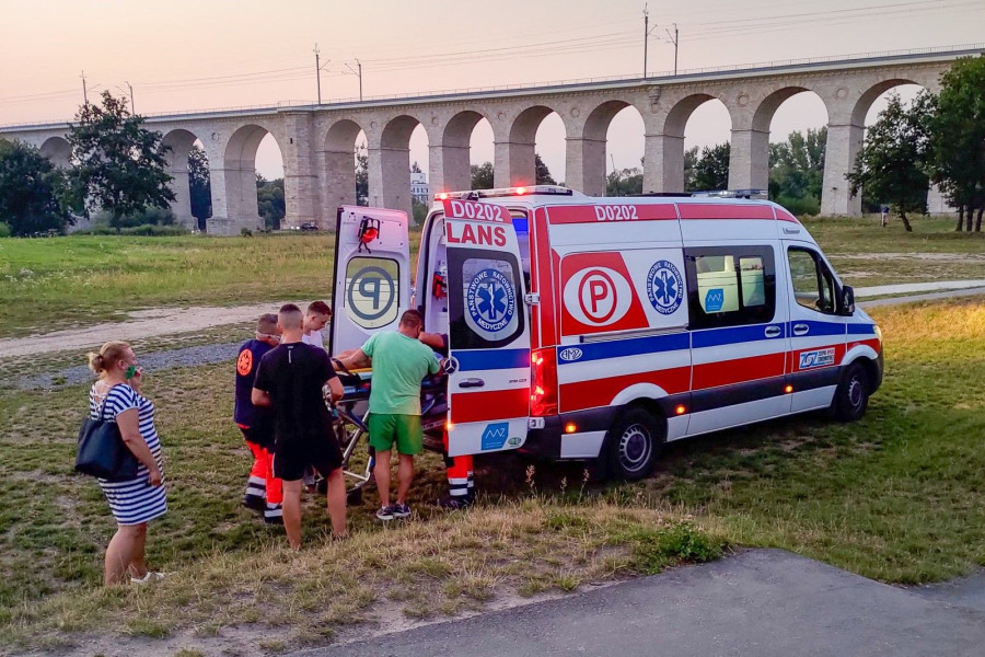 karetka skatepark wiadukt