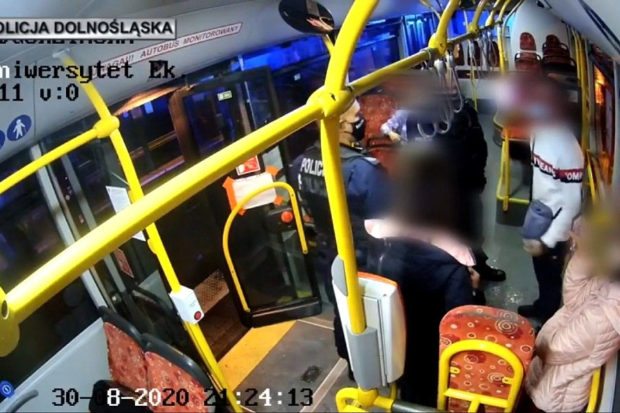 autobus monitoring policja