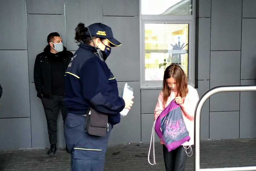 straż miejska dziecko kobieta