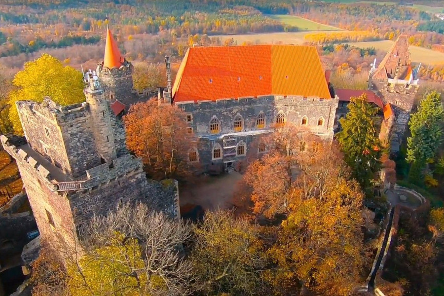 grodziec zamek jesień