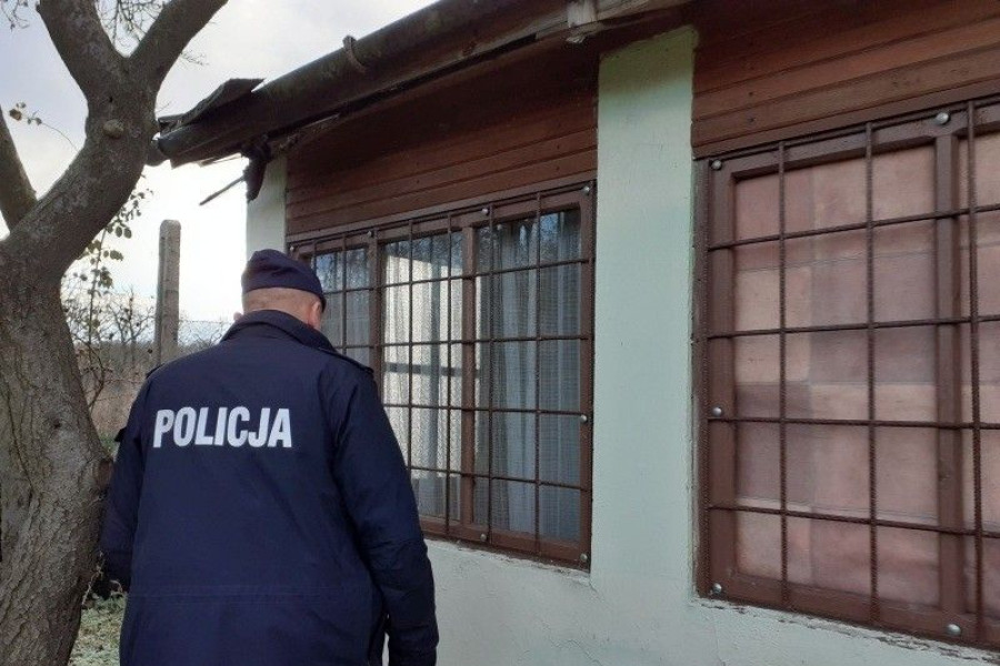 policja działka zima