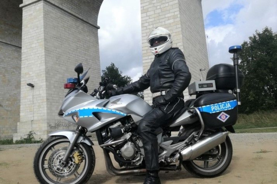 policjant motocykl